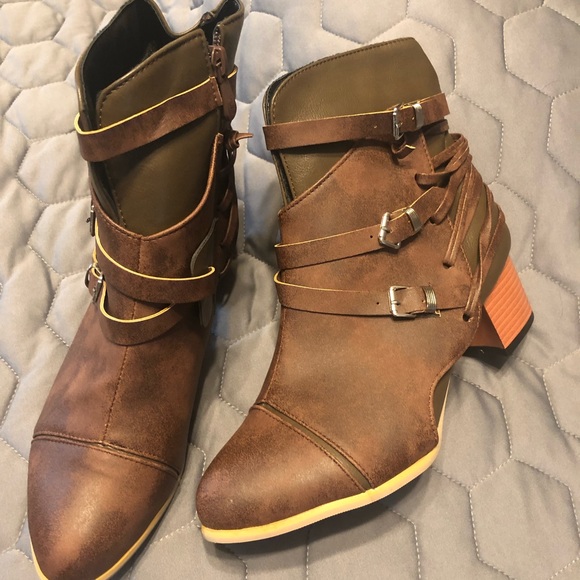 Splicing Buckle Lace Up Heeled Bootie - Picture 2 of 4